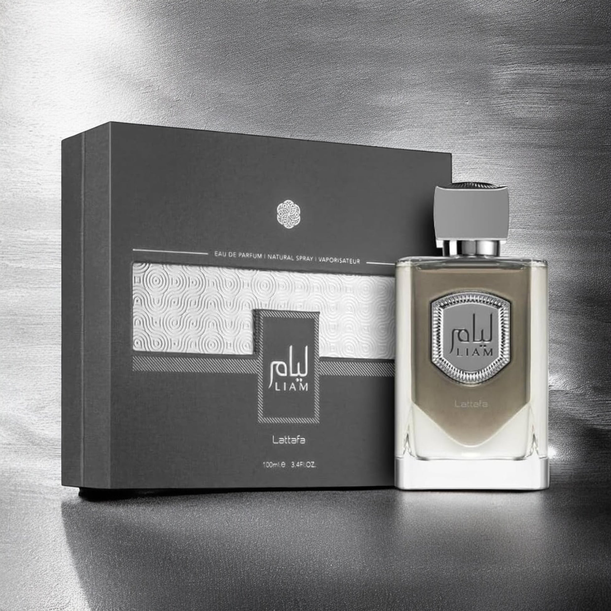 Flacon du parfum Liam Grey de Lattafa, un parfum unisexe boisé et épicé de 100 ml.